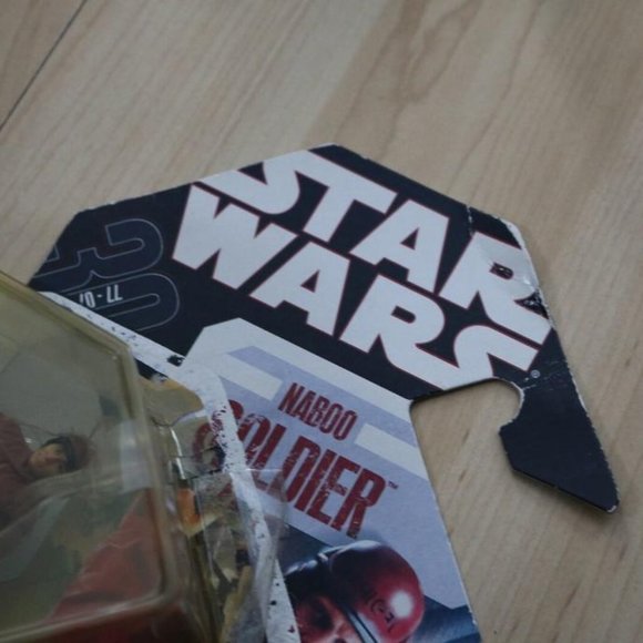 NEW STAR WARS 30TH ANNIVERSARY NABOO SOLDIER ACTION FIGURE #52 W SILVER COIN - Picture 5 of 9